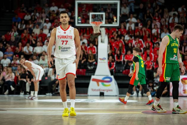 Turkiye vs Lithuania Fiba Basketball 2027 World Cup European Qualifiers Omer Yurtseven of Turkiye looks on during the Fiba Basketball 2027 World Cup European Qualifiers Group J match between Turkiye and Lithuania at Turkcell Basketball Gelistirme Merkezi on August 28, 2026 in Istanbul, Turkey Istanbul Istanbul Turkey Copyright: xBurakxBasturkx