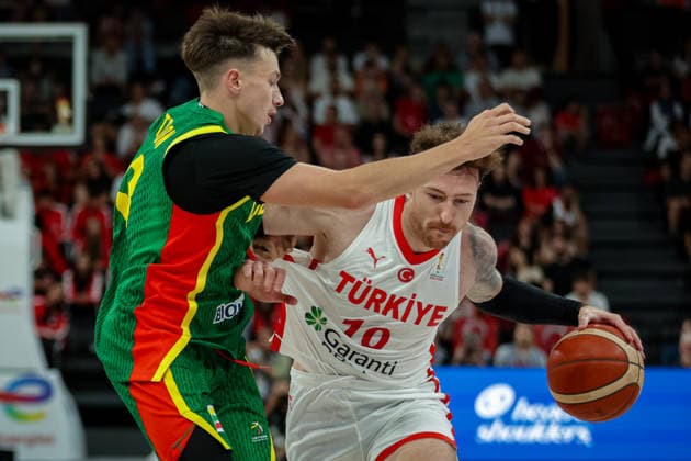 Turkiye vs Lithuania Fiba Basketball 2027 World Cup European Qualifiers Onuralp Bitim of Turkiye vies for the ball during the Fiba Basketball 2027 World Cup European Qualifiers Group J match between Turkiye and Lithuania at Turkcell Basketball Gelistirme Merkezi on August 28, 2026 in Istanbul, Turkey Istanbul Istanbul Turkey Copyright: xBurakxBasturkx