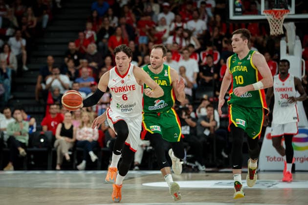 Turkiye vs Lithuania Fiba Basketball 2027 World Cup European Qualifiers Cedi Osman of Turkiye dribbles the ball during the Fiba Basketball 2027 World Cup European Qualifiers Group J match between Turkiye and Lithuania at Turkcell Basketball Gelistirme Merkezi on August 28, 2026 in Istanbul, Turkey Istanbul Istanbul Turkey Copyright: xBurakxBasturkx