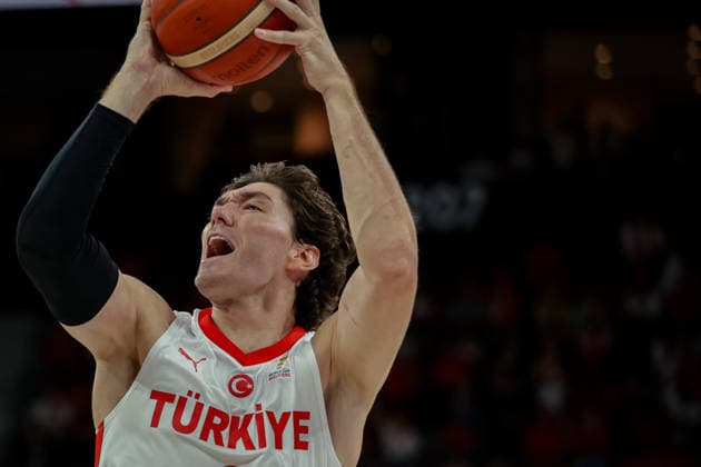 Turkiye vs Lithuania Fiba Basketball 2027 World Cup European Qualifiers Cedi Osman of Turkiye shoots a two-pointer during the Fiba Basketball 2027 World Cup European Qualifiers Group J match between Turkiye and Lithuania at Turkcell Basketball Gelistirme Merkezi on August 28, 2026 in Istanbul, Turkey Istanbul Istanbul Turkey Copyright: xBurakxBasturkx