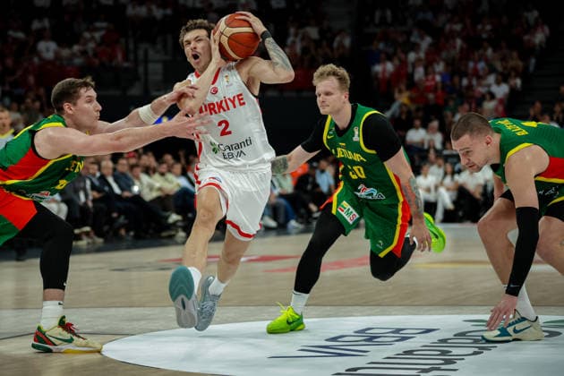Turkiye vs Lithuania Fiba Basketball 2027 World Cup European Qualifiers Sehmus Hazer of Turkiye vies for the ball during the Fiba Basketball 2027 World Cup European Qualifiers Group J match between Turkiye and Lithuania at Turkcell Basketball Gelistirme Merkezi on August 28, 2026 in Istanbul, Turkey Istanbul Istanbul Turkey Copyright: xBurakxBasturkx