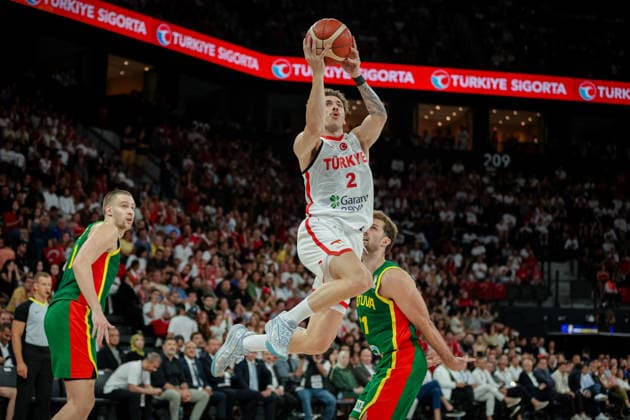 Turkiye vs Lithuania Fiba Basketball 2027 World Cup European Qualifiers Sehmus Hazer of Turkiye drives to the basket for a layup during the Fiba Basketball 2027 World Cup European Qualifiers Group J match between Turkiye and Lithuania at Turkcell Basketball Gelistirme Merkezi on August 28, 2026 in Istanbul, Turkey Istanbul Istanbul Turkey Copyright: xBurakxBasturkx