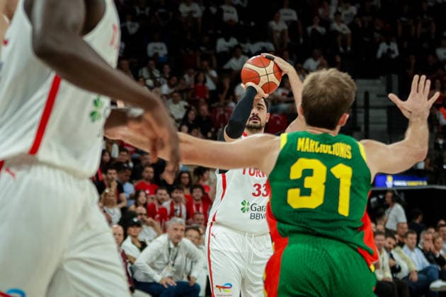 Turkiye vs Lithuania Fiba Basketball 2027 World Cup European Qualifiers Erkan Yilmaz of Turkiye shoots a three-pointer during the Fiba Basketball 2027 World Cup European Qualifiers Group J match between Turkiye and Lithuania at Turkcell Basketball Gelistirme Merkezi on August 28, 2026 in Istanbul, Turkey Istanbul Istanbul Turkey Copyright: xBurakxBasturkx