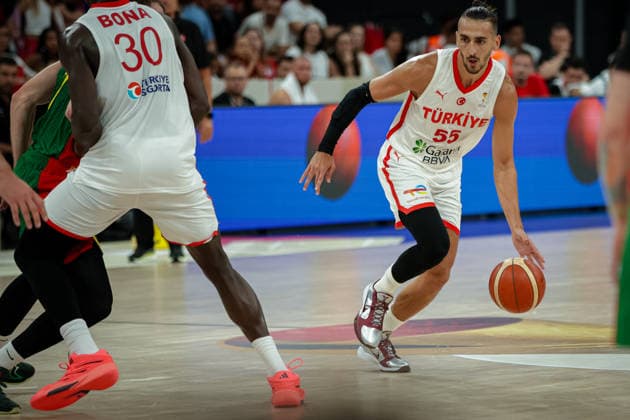 Turkiye vs Lithuania Fiba Basketball 2027 World Cup European Qualifiers Kenan Sipahi of Turkiye dribbles the ball during the Fiba Basketball 2027 World Cup European Qualifiers Group J match between Turkiye and Lithuania at Turkcell Basketball Gelistirme Merkezi on August 28, 2026 in Istanbul, Turkey Istanbul Istanbul Turkey Copyright: xBurakxBasturkx