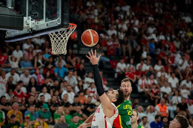 Turkiye vs Lithuania Fiba Basketball 2027 World Cup European Qualifiers Furkan Korkmaz of Turkiye drives to the basket for a layup during the Fiba Basketball 2027 World Cup European Qualifiers Group J match between Turkiye and Lithuania at Turkcell Basketball Gelistirme Merkezi on August 28, 2026 in Istanbul, Turkey Istanbul Istanbul Turkey Copyright: xBurakxBasturkx