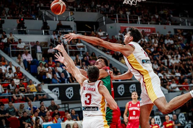 ESP: Spain - Portugal second Qualifying Window for the Qatar 2027 World Cup Sergio de Larrea and Aday Mara of Spain during second qualifying phase for the 2027 World Cup Window between Spain v Portugal played at Principe Felipe stadium, Zaragoza on August 28, 2026 in Spain Zaragoza Spain Baloncesto Copyright: xAgenciaxLOFx