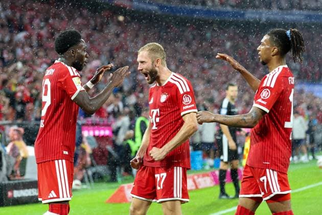 Torjubel von Alphonso Davies 19 (FC Bayern Muenchen), Konrad Laimer 27 (FC Bayern Muenchen), Michael Olise 17 (FC Bayern Muenchen) zum 3:1, FC Bayern Muenchen vs. VfB Stuttgart, Fussball, 1. Bundesliga, 1. Spieltag, 28.08.2026 DFL DFB regulations prohibit any use of photographs as image sequences and or quasi-video Muenchen Bayern Deutschland *** Goal celebration by Alphonso Davies (19, FC Bayern Munich), Konrad Laimer (27, FC Bayern Munich), and Michael Olise (17, FC Bayern Munich) after the 3-1 goal; FC Bayern Munich vs. VfB Stuttgart, Soccer, Bundesliga 1, Matchday 1, August 28, 2026. DFL and DFB regulations prohibit any use of photographs as image sequences and or quasi-video. Munich, Bayern, Germany Copyright: xkolbert-press ChristianxKolbertx