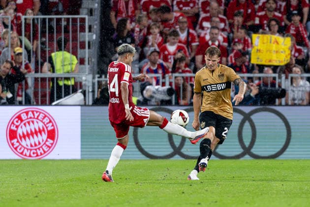 Kampf um den Ball Zweikampf zwischen Luis Diaz (FC Bayern Muenchen, 14) und Jeremy Arevalo (VfB Stuttgart, 25) GER, FC Bayern Muenchen vs. VfB Stuttgart, Fussball, Bundesliga, 1. Spieltag, Spielzeit 2026 2027, 28.08.2026. (DFL DFB REGULATIONS PROHIBIT ANY USE OF PHOTOGRAPHS as IMAGE SEQUENCES and or QUASI-VIDEO). Foto: HMB Media Heike Feiner *** Battle for the Ball: One-on-One between Luis Diaz (FC Bayern Munich, 14) and Jeremy Arevalo (VfB Stuttgart, 25) GER, FC Bayern Munich vs. VfB Stuttgart, Soccer, Bundesliga, Matchday 1, 2026–2027 Season, August 28, 2026 DFL DFB regulations prohibit any use of photographs as image sequences and or quasi-video. Photo: HMB Media, Heike Feiner Copyright: HMBxMedia HeikexFeiner