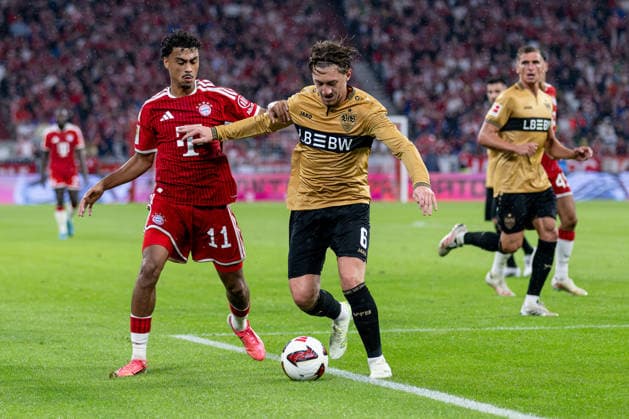 Kampf um den Ball Zweikampf zwischen Nathaniel Brown (FC Bayern Muenchen, 11) und Angelo Stiller (VfB Stuttgart, 06) GER, FC Bayern Muenchen vs. VfB Stuttgart, Fussball, Bundesliga, 1. Spieltag, Spielzeit 2026 2027, 28.08.2026. (DFL DFB REGULATIONS PROHIBIT ANY USE OF PHOTOGRAPHS as IMAGE SEQUENCES and or QUASI-VIDEO). Foto: HMB Media Heike Feiner *** Battle for the Ball: Tackle between Nathaniel Brown (FC Bayern Munich, 11) and Angelo Stiller (VfB Stuttgart, 06), GER; FC Bayern Munich vs. VfB Stuttgart, Soccer, Bundesliga, Matchday 1, 2026–2027 Season, August 28, 2026 DFL DFB regulations prohibit any use of photographs as image sequences and or quasi-video. Photo: HMB Media, Heike Feiner Copyright: HMBxMedia HeikexFeiner