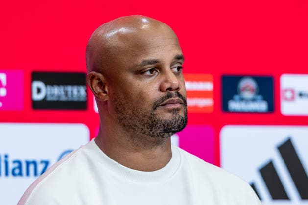 Vincent Kompany (Chef-Trainer, FC Bayern Muenchen) bei der Pressekonferenz nach dem Spiel Portrait Portraet GER, FC Bayern Muenchen vs. VfB Stuttgart, Fussball, Bundesliga, 1. Spieltag, Spielzeit 2026 2027, 28.08.2026. (DFL DFB REGULATIONS PROHIBIT ANY USE OF PHOTOGRAPHS as IMAGE SEQUENCES and or QUASI-VIDEO). Foto: HMB Media Heike Feiner *** Vincent Kompany, Head Coach, FC Bayern Munich, at the postgame press conference. Portrait, FC Bayern Munich vs. VfB Stuttgart, soccer, Bundesliga, Matchday 1, 2026–2027 season, August 28, 2026 DFL DFB REGULATIONS PROHIBIT ANY USE OF PHOTOGRAPHS AS IMAGE SEQUENCES AND OR QUASI-VIDEO Photo: HMB Media, Heike Feiner Copyright: HMBxMedia HeikexFeiner