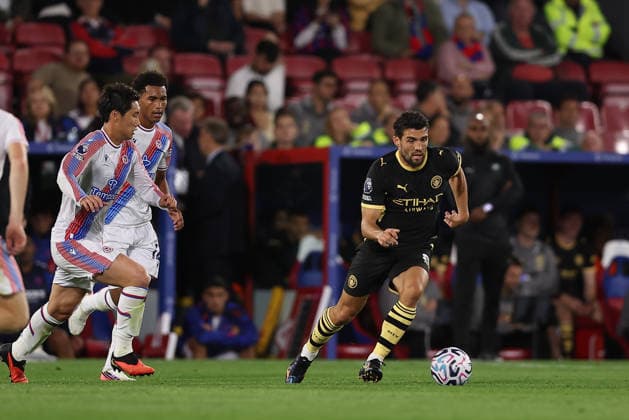 28th August 2026; Selhurst Park, Selhurst, London, England; Premier League Football, Crystal Palace versus Manchester City; Mateo Kovacic of Manchester City followed by Daichi Kamada of Crystal Palace KatiexChan