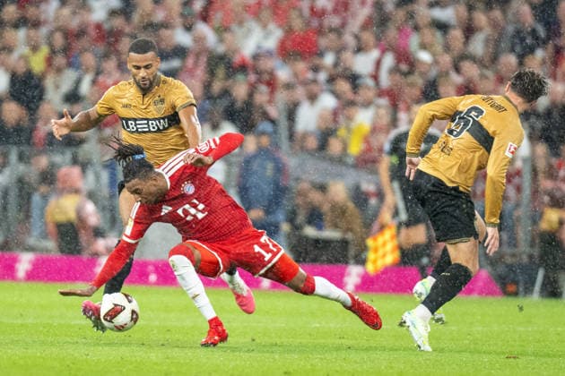Michael Olise 17 (FC Bayern Muenchen) in Action, Zweikampf mit Josha Vagnoman 4 (VfB Stuttgart), FC Bayern Muenchen - VfB Stuttgart, Fussball Bundesliga, 1. Spieltag, 28.08.2026 DFB regulations prohibit any use of photographs as image sequences and or quasi-video Muenchen Bayern Deutschland *** Michael Olise, No. 17, FC Bayern Munich in action, in a tackle with Josha Vagnoman, No. 4, VfB Stuttgart; FC Bayern Munich vs. VfB Stuttgart, Bundesliga, Matchday 1, August 28, 2026. DFB regulations prohibit any use of photographs as image sequences and or quasi-video. Munich, Bayern, Germany Copyright: xkolbert-press UlrichxGamelx