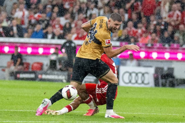 Jeff Chabot 24 (VfB Stuttgart) im Zweikampf mit Nathaniel Brown 11 (FC Bayern Muenchen), FC Bayern Muenchen - VfB Stuttgart, Fussball Bundesliga, 1. Spieltag, 28.08.2026 DFB regulations prohibit any use of photographs as image sequences and or quasi-video Muenchen Bayern Deutschland *** Jeff Chabot 24 (VfB Stuttgart) in a tackle with Nathaniel Brown 11 (FC Bayern Munich), FC Bayern Munich vs. VfB Stuttgart, Bundesliga, Matchday 1, August 28, 2026. DFB regulations prohibit any use of photographs as image sequences and or quasi-video. Munich, Bayern, Germany Copyright: xkolbert-press UlrichxGamelx
