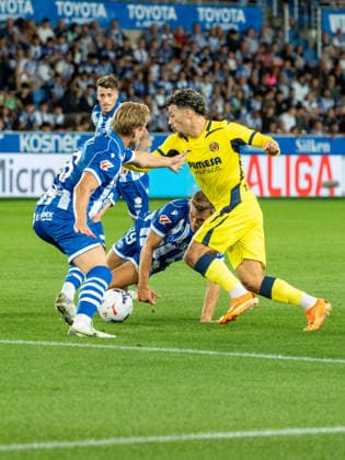 ESP: LaLiga EA Sports Deportivo Alaves v Villarreal CF Georges Mikautadze of Villarreal and Pablo Ibanez of Alaves during LaLiga EA Sports between Deportivo Alaves v Villarreal CF played at Mendizorroza Stadium in Vitoria Gasteiz on August 28, 2026 in Spain VITORIA Spain Futbol Copyright: xAgenciaxLOFx