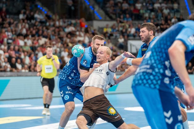 Handball I Herren I Saison 2026-2027 I Bundesliga I 1. Spieltag I TVB Stuttgart - Bergischer HC I 28.08.2026 Fynn Hangstein (10, Bergischer HC) Stuttgart Porsche Arena Baden-Württemberg Deutschland Copyright: xLobeca MaxxPetershansx
