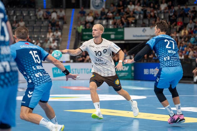 Handball I Herren I Saison 2026-2027 I Bundesliga I 1. Spieltag I TVB Stuttgart - Bergischer HC I 28.08.2026 Fynn Hangstein (10, Bergischer HC) mit Ball Stuttgart Porsche Arena Baden-Württemberg Deutschland Copyright: xLobeca MaxxPetershansx