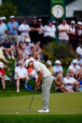 August 28, 2026, Atlanta, Georgia, USA: Collin Morikawa (USA) sinks a putt on the 18th green during the second round at East Lake Golf Club. PGA, Golf Herren Tour TOUR Championship  - ZUMAd212 20260828_zsp_d212_115 Copyright: xRichardxDolex