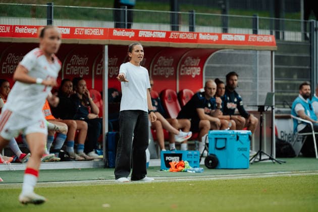 28.08.26, Women, Football, Google Pixel Frauen Bundesliga, Season 2026 2027, 1.FC Köln vs. TSG 1899 Hoffenheim, Matchday 2 Eva-Maria Virsinger (Head Coach - TSG 1899 Hoffenheim) coaching from the sideline Cologne Franz-Kremer-Stadium NRW Deutschland