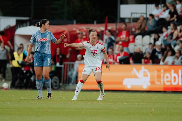 28.08.26, Women, Football, Google Pixel Frauen Bundesliga, Season 2026 2027, 1.FC Köln vs. TSG 1899 Hoffenheim, Matchday 2 Marina Hegering ( 33 - 1. FC Köln) giving instructions during the match Cologne Franz-Kremer-Stadium NRW Deutschland