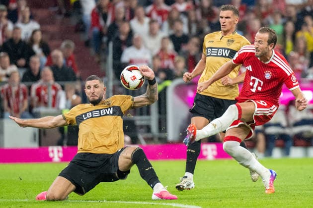 Jeff Chabot 24 (VfB Stuttgart) will den Ball von Harry Kane 9 (FC Bayern Muenchen) abwehren. Ist da die HAnd im Spiel?, FC Bayern Muenchen - VfB Stuttgart, Fussball Bundesliga, 1. Spieltag, 28.08.2026 DFB regulations prohibit any use of photographs as image sequences and or quasi-video Muenchen Bayern Deutschland *** Jeff Chabot 24 VfB Stuttgart tries to block the ball from Harry Kane 9 FC Bayern Munich. Is there a handball here? FC Bayern Munich vs. VfB Stuttgart, Bundesliga, Matchday 1, August 28, 2026. DFB regulations prohibit any use of photographs as image sequences and or quasi-video. Munich, Bayern, Germany Copyright: xkolbert-press UlrichxGamelx