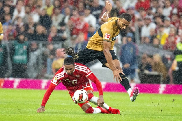 Michael Olise 17 (FC Bayern Muenchen) in Action, Zweikampf mit Josha Vagnoman 4 (VfB Stuttgart), FC Bayern Muenchen - VfB Stuttgart, Fussball Bundesliga, 1. Spieltag, 28.08.2026 DFB regulations prohibit any use of photographs as image sequences and or quasi-video Muenchen Bayern Deutschland *** Michael Olise (17), FC Bayern Munich, in action, in a tackle with Josha Vagnoman (4), VfB Stuttgart; FC Bayern Munich vs. VfB Stuttgart, Bundesliga, Matchday 1, August 28, 2026. DFB regulations prohibit any use of photographs as image sequences and or quasi-video. Munich, Bayern, Germany Copyright: xkolbert-press UlrichxGamelx
