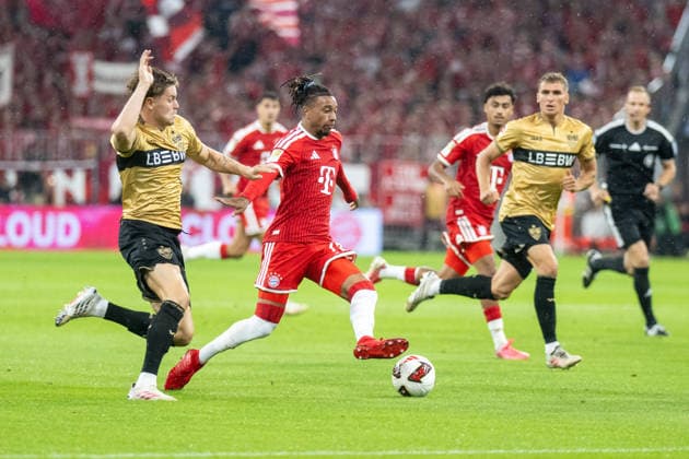 Michael Olise 17 (FC Bayern Muenchen) im Zweikampf, FC Bayern Muenchen - VfB Stuttgart, Fussball Bundesliga, 1. Spieltag, 28.08.2026 DFB regulations prohibit any use of photographs as image sequences and or quasi-video Muenchen Bayern Deutschland *** Michael Olise, 17, FC Bayern Munich in a tackle; FC Bayern Munich vs. VfB Stuttgart; Bundesliga soccer; Matchday 1; August 28, 2026. DFB regulations prohibit any use of photographs as image sequences and or quasi-video. Munich, Bayern, Germany Copyright: xkolbert-press UlrichxGamelx