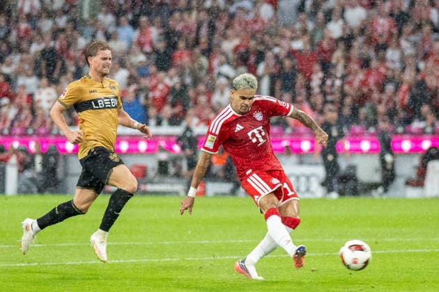 Luis Diaz 14 (FC Bayern Muenchen) beim Abschuss, FC Bayern Muenchen - VfB Stuttgart, Fussball Bundesliga, 1. Spieltag, 28.08.2026 DFB regulations prohibit any use of photographs as image sequences and or quasi-video Muenchen Bayern Deutschland *** Luis Diaz 14, FC Bayern Munich taking a shot; FC Bayern Munich vs. VfB Stuttgart, Bundesliga soccer, Matchday 1, August 28, 2026. DFB regulations prohibit any use of photographs as image sequences and or quasi-video. Munich, Bayern, Germany Copyright: xkolbert-press UlrichxGamelx
