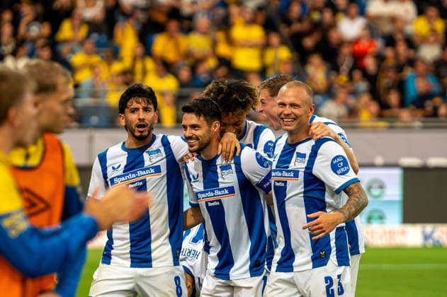 Deutschland: Fussball 2. Bundesliga, 3. Spieltag 2026 2027, Eintracht Braunschweig - Hertha BSC am 28.08.2026 in Braunschweig (Eintracht-Stadion): Tor zum 2:4 Elfmeter Josip Brekalo (Hertha BSC, 7) Jubel, Freude, Torjubel, Emotionen *** German Soccer 2. Bundesliga, Matchday 3, 2026–2027, Eintracht Braunschweig vs. Hertha BSC on August 28, 2026, at Eintracht Stadium in Braunschweig; 2-4, penalty kick by Josip Brekalo (Hertha BSC), 7: celebration, joy, goal celebration, emotions Copyright: xSvenxHeidmannx
