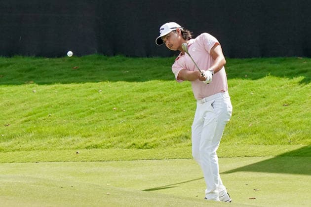 August 28, 2026, Atlanta, Georgia, USA: Min Woo Lee (AUS) chips on to the 18th green during the second round of the 2026 TOUR Championship at East Lake Golf Club. Atlanta USA - ZUMAw109 20260828_fap_w109_024 Copyright: xDebbyxWongx