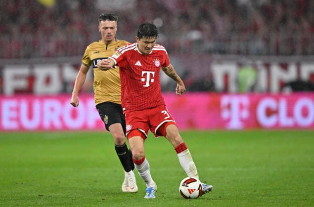 Zweikampf, Aktion Min-jae Kim FC Bayern Muenchen FCB (03) gegen Dzenan Pejcinovic VfB Stuttgart (17) FC Bayern Muenchen FCB vs VfB Stuttgart 28.08.2026 DFL REGULATIONS PROHIBIT ANY USE OF PHOTOGRAPHS AS IMAGE SEQUENCES AND OR QUASI-VIDEO FC Bayern Muenchen FCB vs VfB Stuttgart *** Tackle, Action: Min Jae Kim, FC Bayern Munich (FCB) 03, vs. Dzenan Pejcinovic, VfB Stuttgart 17; FC Bayern Munich (FCB) vs. VfB Stuttgart, August 28, 2026. DFL regulations prohibit any use of photographs as image seQUENCES AND OR QUASI-VIDEO FC Bayern Munich FCB vs. VfB Stuttgart