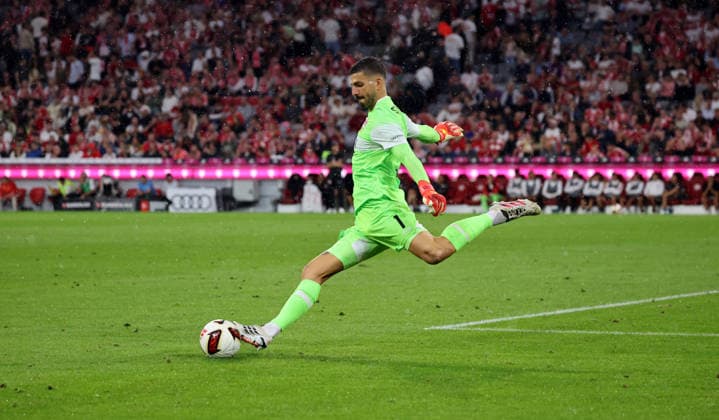28.08.26 FC Bayern München - VfB Stuttgart Deutschland, München, 28.08.2026, Fussball, Bundesliga, Saison 2026 2027, FC Bayern München - VfB Stuttgart: Fabian Bredlow (VfB Stuttgart). *** August 28, 2026 FC Bayern Munich vs. VfB Stuttgart Germany, Munich, August 28, 2026, Soccer, Bundesliga, 2026–2027 Season, FC Bayern Munich vs. VfB Stuttgart Fabian Bredlow VfB Stuttgart