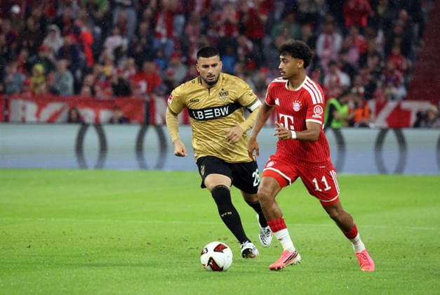 28.08.26 FC Bayern München - VfB Stuttgart Deutschland, München, 28.08.2026, Fussball, Bundesliga, Saison 2026 2027, FC Bayern München - VfB Stuttgart: v.l. Deniz Undav (VfB Stuttgart), Nathaniel Brown (FC Bayern München). *** August 28, 2026 FC Bayern Munich vs. VfB Stuttgart Germany, Munich, August 28, 2026, Soccer, Bundesliga, 2026–2027 Season, FC Bayern Munich vs. VfB Stuttgart; left: Deniz Undav (VfB Stuttgart), right: Nathaniel Brown (FC Bayern Munich)