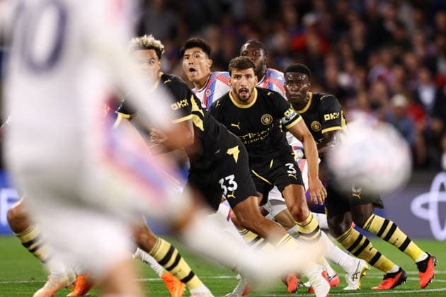 Crystal Palace v Manchester City 28 August 2026, London - Premier League Football - Crystal Palace v Manchester City - Ruben Dias of Manchester City watches the ball get crossed in from a free kick - Photo: Jacques Feeney Offside. London UK Copyright: xJacquesxFeeneyx xOffsidexOffside
