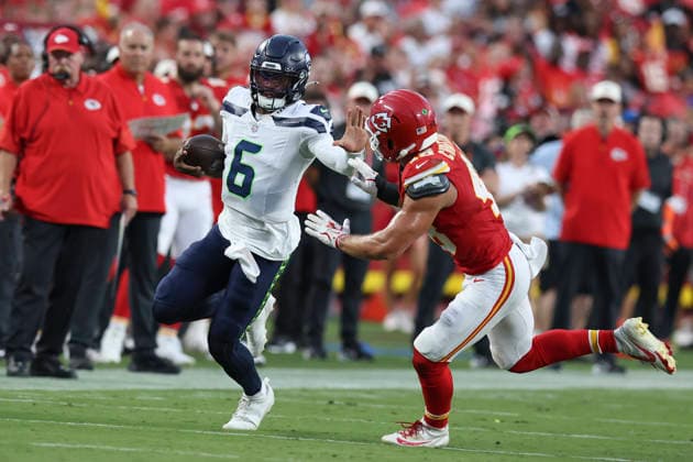 KANSAS CITY, MO - AUGUST 28: Jalen Milroe 6 of the Seattle Seahawks stiff arms Cole Christiansen 48 of the Kansas City Chiefs while scrambling in the second quarter of an NFL, American Football Herren, USA preseason game between the Seattle Seahawks and Kansas City Chiefs on Aug 28, 2026 at Arrowhead Stadium in Kansas City, MO. (Photo by Scott Winters Icon Sportswire) NFL: AUG 28 Seahawks at Chiefs EDITORIAL USE ONLY Icon2608280968