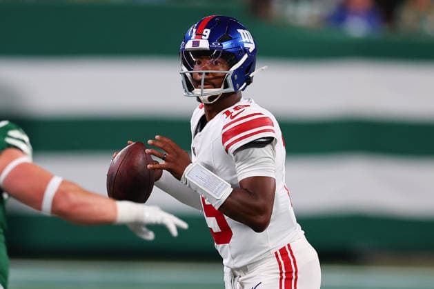 EAST RUTHERFORD, NJ - AUGUST 28: Jameis Winston 19 of the New York Giants passes during the NFL, American Football Herren, USA Pre-season game against the New York Jets on August 28, 2026 at MetLife Stadium in East Rutherford, New Jersey. (Photo by Rich Graessle Icon Sportswire) NFL: AUG 28 Giants at Jets EDITORIAL USE ONLY Icon26082831164