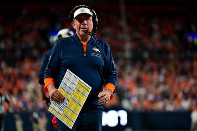 DENVER, CO - AUGUST 28: Denver Broncos head coach Sean Payton lookls on during a preseason game between the Minnesota Vikings and the Denver Broncos at Empower Field at Mile High on August 28, 2026 in Denver, Colorado. (Photo by Dustin Bradford Icon Sportswire) NFL, American Football Herren, USA AUG 28 Vikings at Broncos EDITORIAL USE ONLY Icon132260828013