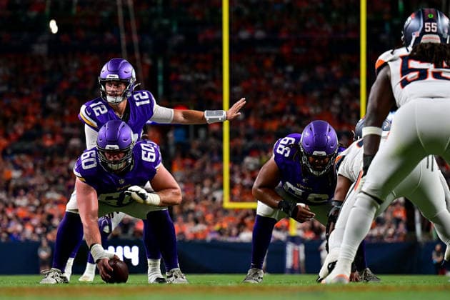 DENVER, CO - AUGUST 28: Minnesota Vikings quarterback Max Brosmer (12) runs the offense in the second quarter during a preseason game between the Minnesota Vikings and the Denver Broncos at Empower Field at Mile High on August 28, 2026 in Denver, Colorado. (Photo by Dustin Bradford Icon Sportswire) NFL, American Football Herren, USA AUG 28 Vikings at Broncos EDITORIAL USE ONLY Icon132260828014