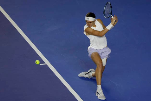 August 28, 2026, Monterrey, Nuevo Leon, Mexico: Elise Mertens (BEL) in action against Nikola Bartunkova (CZE) during the semifinals of the GNP Seguros WTA, Tennis Damen 500 Open at Club Sonoma in Monterrey, Nuevo Leon. Monterrey Mexico - ZUMAo125 20260828_zip_o125_017 Copyright: xAntonioxOjedax