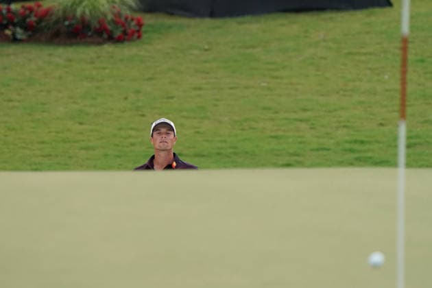 August 28, 2026, Atlanta, Georgia, USA: VIKTOR HOVLAND (NOR) watches his chip from a greenside bunker on the 18th green during the second round of the 2026 TOUR Championship at East Lake Golf Club. Atlanta USA - ZUMAw109 20260828_fap_w109_018 Copyright: xDebbyxWongx