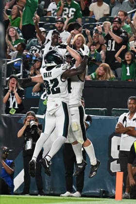 PHILADELPHIA, PA - AUGUST 28: Philadelphia Eagles wide receiver Danny Gray 82 and Philadelphia Eagles running back Carson Steele 34 celebrate a touchdown during the pre season game between the Philadelphia Eagles and the Cincinnati Bengals on August 28th, 2026 at Lincoln Financial Field in Philadelphia, PA. (Photo by Terence Lewis Icon Sportswire) NFL, American Football Herren, USA AUG 28 Bengals at Eagles EDITORIAL USE ONLY Icon260828016