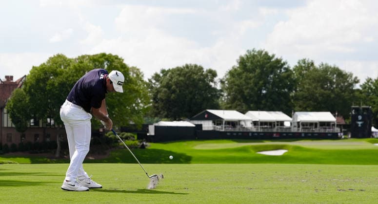 August 28, 2026, Atlanta, Georgia, USA: Viktor Hovland (NOR) tees off the 9th hole during the second round of the 2026 TOUR Championship at East Lake Golf Club. PGA, Golf Herren 2026: TOUR Championship - Round 2  - ZUMAw109 20260828_fap_w109_042 Copyright: xDebbyxWongx