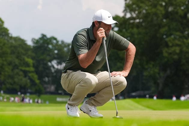 August 28, 2026, Atlanta, Georgia, USA: Scottie Scheffler (USA) lines up a putt on the 5th green during the second round of the 2026 TOUR Championship at East Lake Golf Club. PGA, Golf Herren 2026: TOUR Championship - Round 2  - ZUMAw109 20260828_fap_w109_046 Copyright: xDebbyxWongx