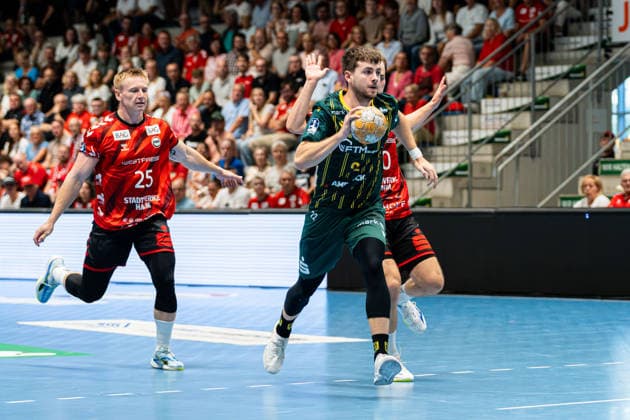 Hamm, Deutschland 28. August 2026: 2. HBL - 2026 2027 - Sp. 1 - ASV Hamm-Westfalen gegen VfL Eintracht Hagen Im Bild: v. li. im Zweikampf Sigurth Leth-Klinge (ASV), Benedikt Israel (Hagen) und Kaspar Böttcher (ASV) Kaspar Boettcher (ASV) WESTPRESS Arena Nordrhein Westfalen Copyright: xFotostandx xKruczynskix