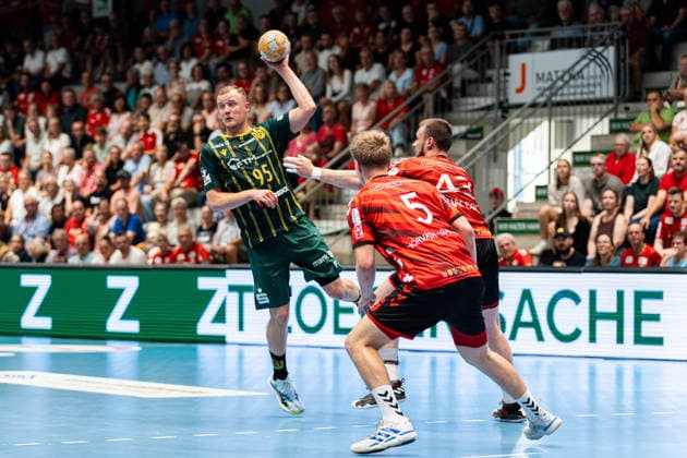 Hamm, Deutschland 28. August 2026: 2. HBL - 2026 2027 - Sp. 1 - ASV Hamm-Westfalen gegen VfL Eintracht Hagen Im Bild: v. li. im Zweikampf Jan von Boenigk (Hagen), Ãdam Horvath-Garaba (ASV) Adam Horvath-Garaba (ASV) und Jann Keno Jacobs (ASV) WESTPRESS Arena Nordrhein Westfalen Copyright: xFotostandx xKruczynskix