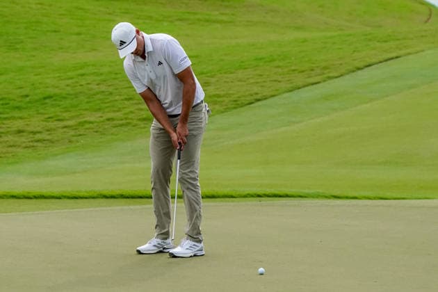 August 28, 2026, Atlanta, Georgia, USA: Ludvig Aberg (SWE) putts the 18th green during the second round of the 2026 TOUR Championship at East Lake Golf Club. Atlanta USA - ZUMAw109 20260828_fap_w109_045 Copyright: xDebbyxWongx
