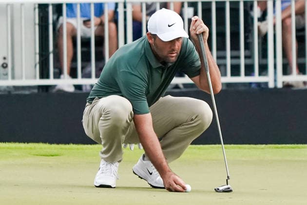 August 28, 2026, Atlanta, Georgia, USA: Scottie Scheffler (USA) lines up a putt on the 18th green during the second round of the 2026 TOUR Championship at East Lake Golf Club. PGA, Golf Herren 2026: TOUR Championship - Round 2  - ZUMAw109 20260828_fap_w109_063 Copyright: xDebbyxWongx