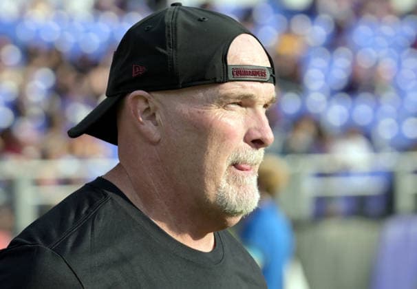 BALTIMORE, MD - AUGUST 28: Washington Commanders head coach Dan Quinn takes the field for the preseason NFL, American Football Herren, USA game between the Washington Commanders and the Baltimore Ravens on August 28, 2026, at M&T Bank Stadium in Baltimore, MD. (Photo by Mark Goldman Icon Sportswire) NFL: AUG 28 Commanders at Ravens EDITORIAL USE ONLY Icon74926082805