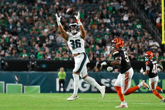 NFL, American Football Herren, USA 2026: Bengals Vs Eagles AUG 28 Aug 28, 2026; Philadelphia, Pennsylvania, USA; Philadelphia Eagles tight end Cameron Latu (36) fails to catch the ball as Cincinnati Bengals defensive end Isaiah Foskey (51) closes in during the second half at Lincoln Financial Field. Mandatory Credit: Eric Canha-Cal Media (Credit Image: Â Eric Canha Cal Sport Media) Philadelphia Pennsylvania USA EDITORIAL USE ONLY Copyright: xx ZUMA-20260828_zma_c04_037.jpg EricxCanhax csmphotothree515144