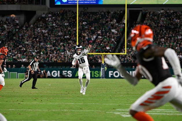 NFL, American Football Herren, USA 2026: Bengals Vs Eagles AUG 28 Aug 28, 2026; Philadelphia, Pennsylvania, USA; Philadelphia Eagles quarterback Tanner McKee (16) directs his receivers during the first half against the Cincinnati Bengals at Lincoln Financial Field. Mandatory Credit: Eric Canha-Cal Media (Credit Image: Â Eric Canha Cal Sport Media) Philadelphia Pennsylvania USA EDITORIAL USE ONLY Copyright: xx ZUMA-20260828_zma_c04_032.jpg EricxCanhax csmphotothree515149