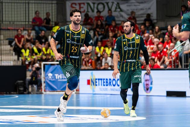 Hamm, Deutschland 28. August 2026: 2. HBL - 2026 2027 - Sp. 1 - ASV Hamm-Westfalen gegen VfL Eintracht Hagen Im Bild: v.li. Philip Jungemann (Hagen) und Pouya Norouzinezhad (Hagen) WESTPRESS Arena Nordrhein Westfalen Copyright: xFotostandx xKruczynskix
